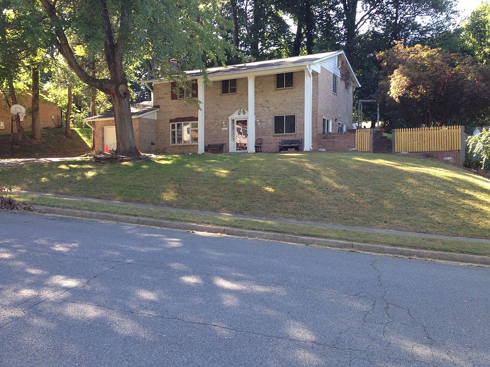 2nd image of 4908 Wycliff Ln