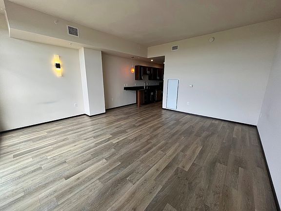 5th image of 822 E Washington Ave #1008