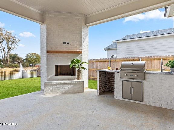 4th image of 215 Canary Palm Way