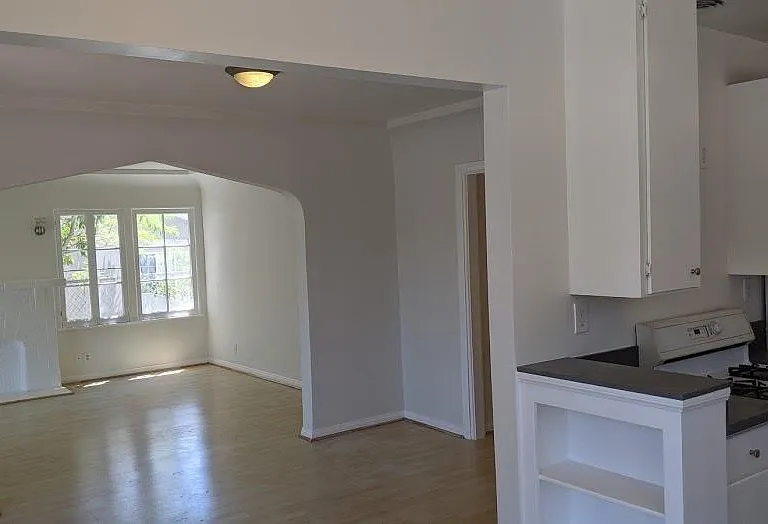 2213 Carmona Ave — Photo 13