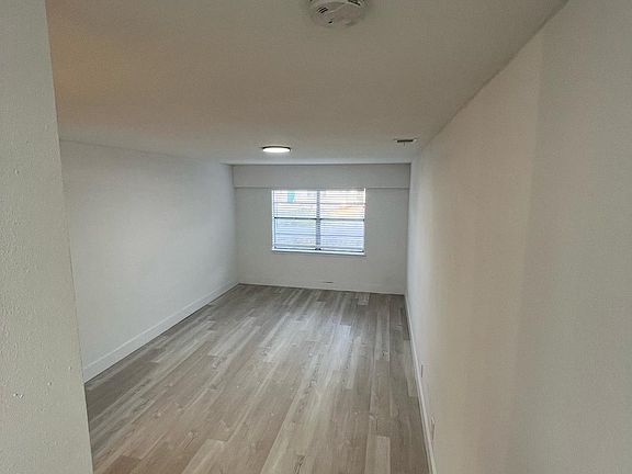 4th image of 1601 E Idell St #B