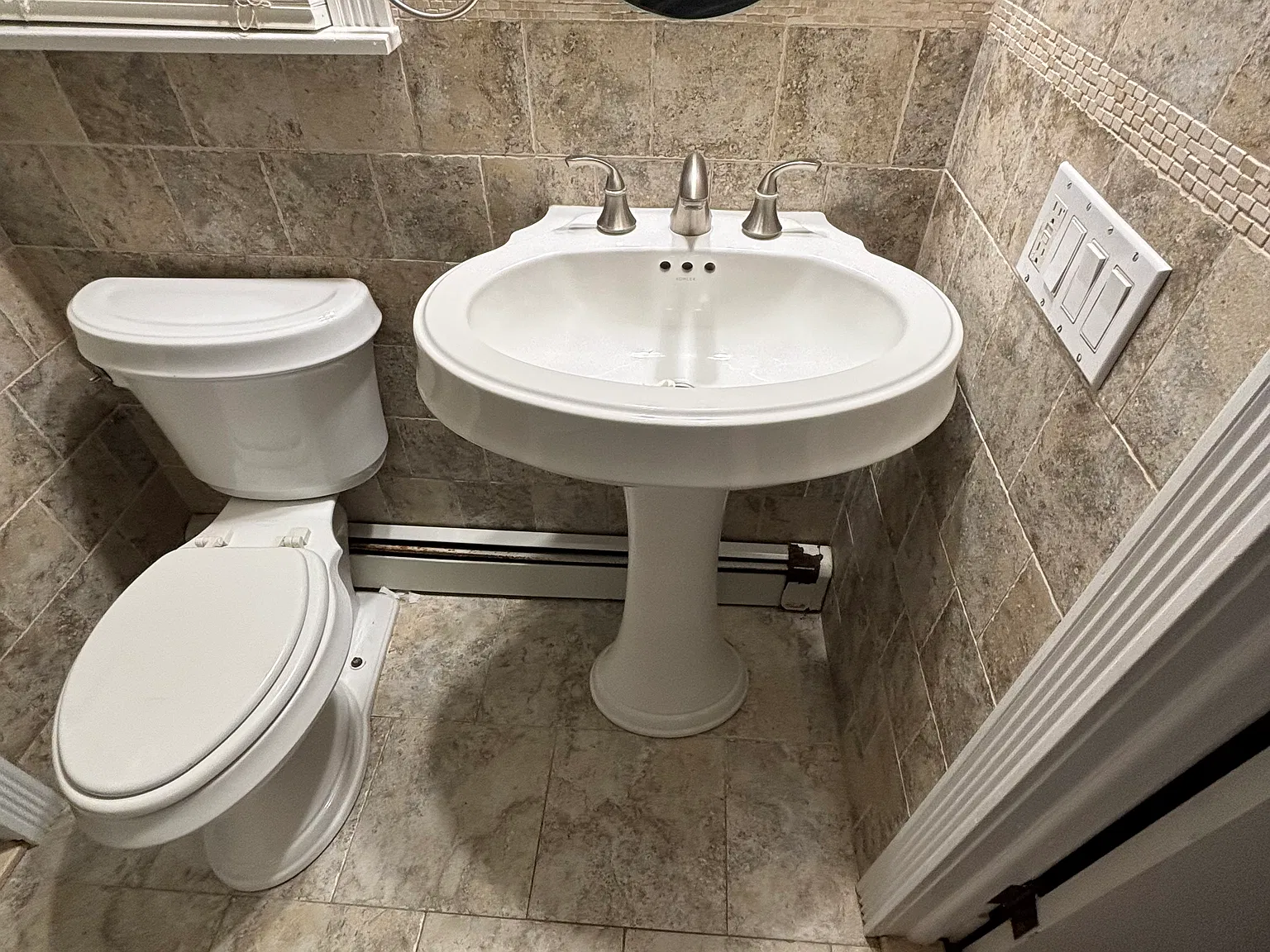 3 bed, 2000 sqft, $3,950 — Photo 3