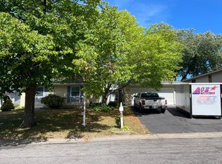 1963 Warbler Ln, Saint Paul, MN 55119