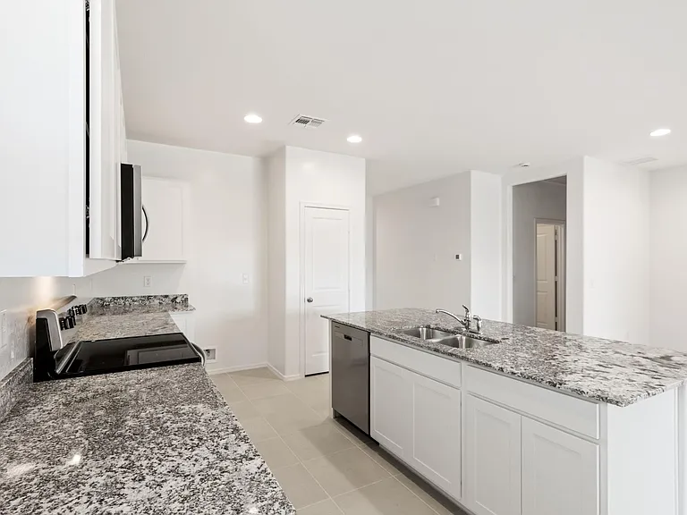 10427 W Parkway Dr — Photo 18