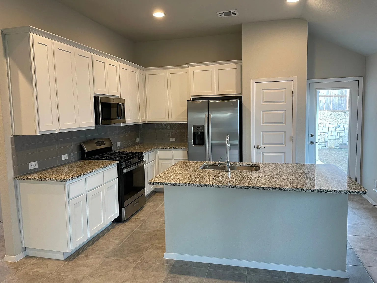 3 bed, 1485 sqft, $1,950 — Photo 4