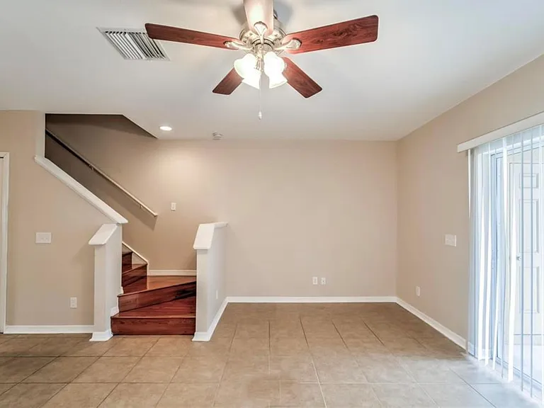 10704 Chesham Hill Ct — Photo 9