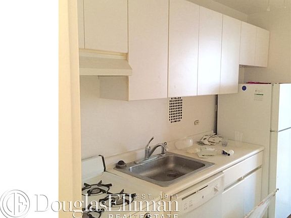4th image of 240 E 35th St APT 6H