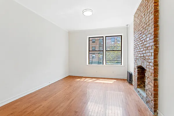 Rented by Safdie Realty Group | media 2
