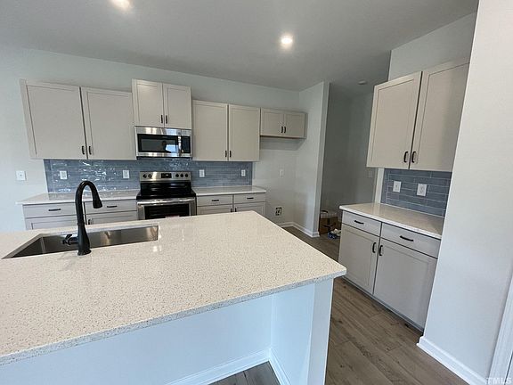 5th image of 773 Barbour Farm Ln