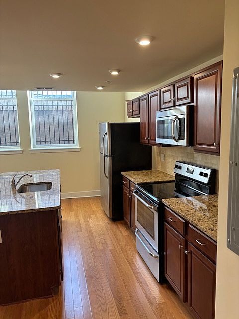 2nd image of 400 Green St Unit 9