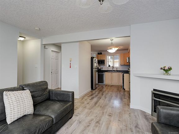 3rd image of 311 Burnside Rd E #4