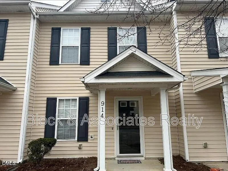 2 bed, 2.5 bath, 1054 sqft, $1,425 — Photo 2