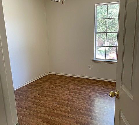 5th image of 1120 Miss Kimberlys Ln