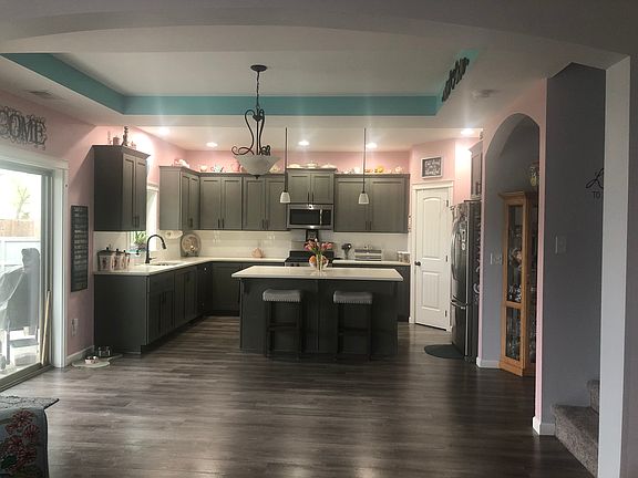 Bright kitchen 