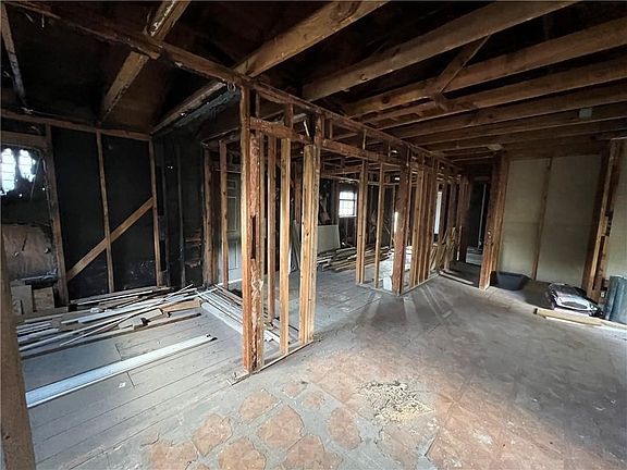 4th image of 816 Mesquite St