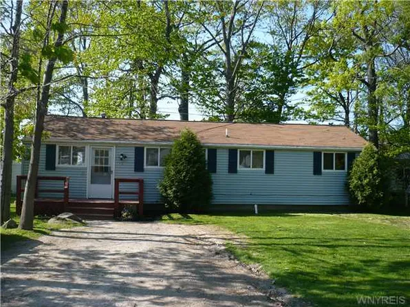 1721 Harrison Ln, Youngstown, NY 14174