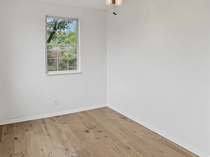 1321 Hermes Ave — Photo 2