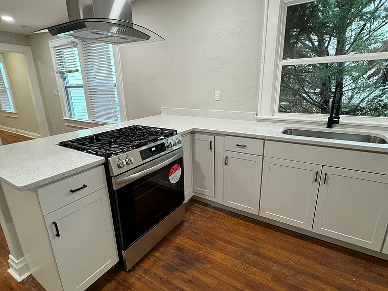 1482 Woodbine Ave SE #1 — Photo 2