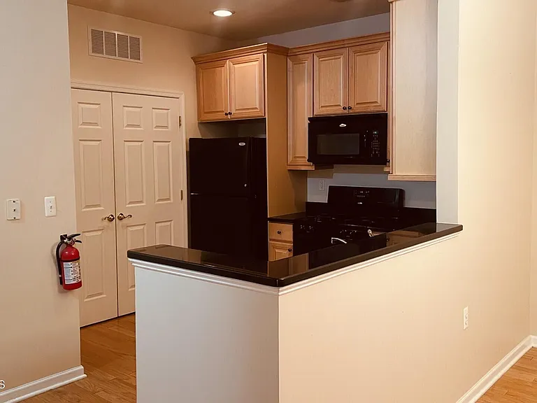523 Sophee Ln #1000 — Photo 4