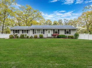 19 Pumpkin Road, Saint James, NY 11780