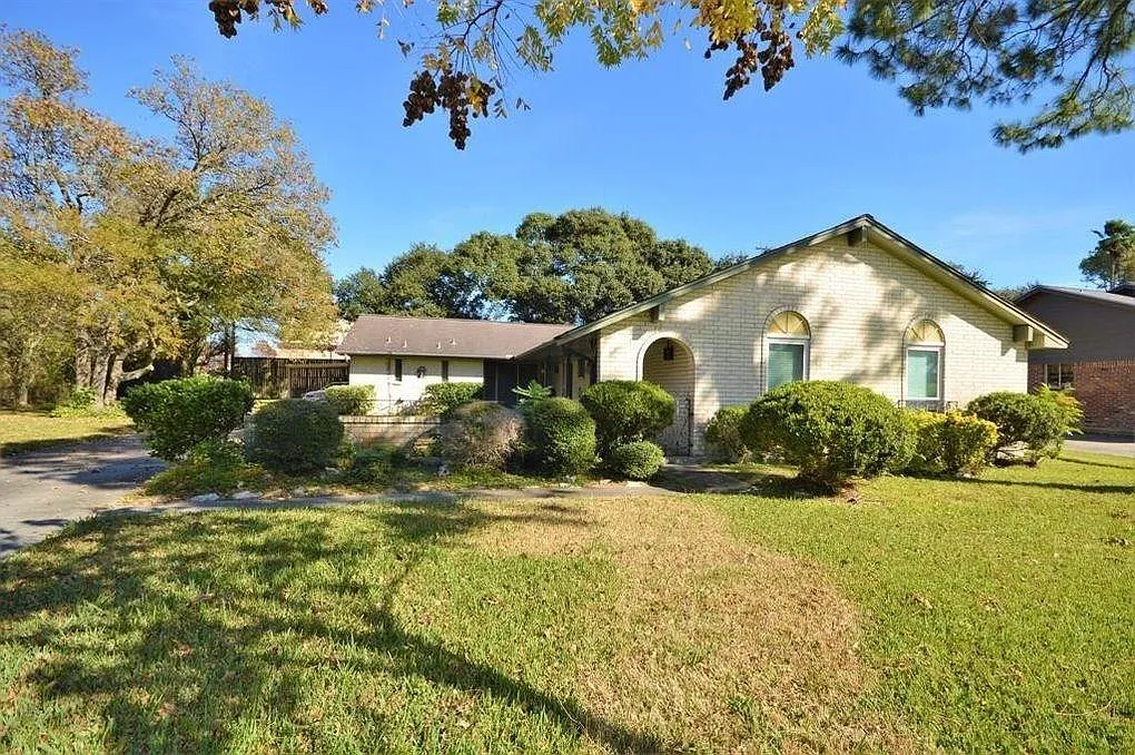 4 bed, 2254 sqft, $4,000 — Photo 1