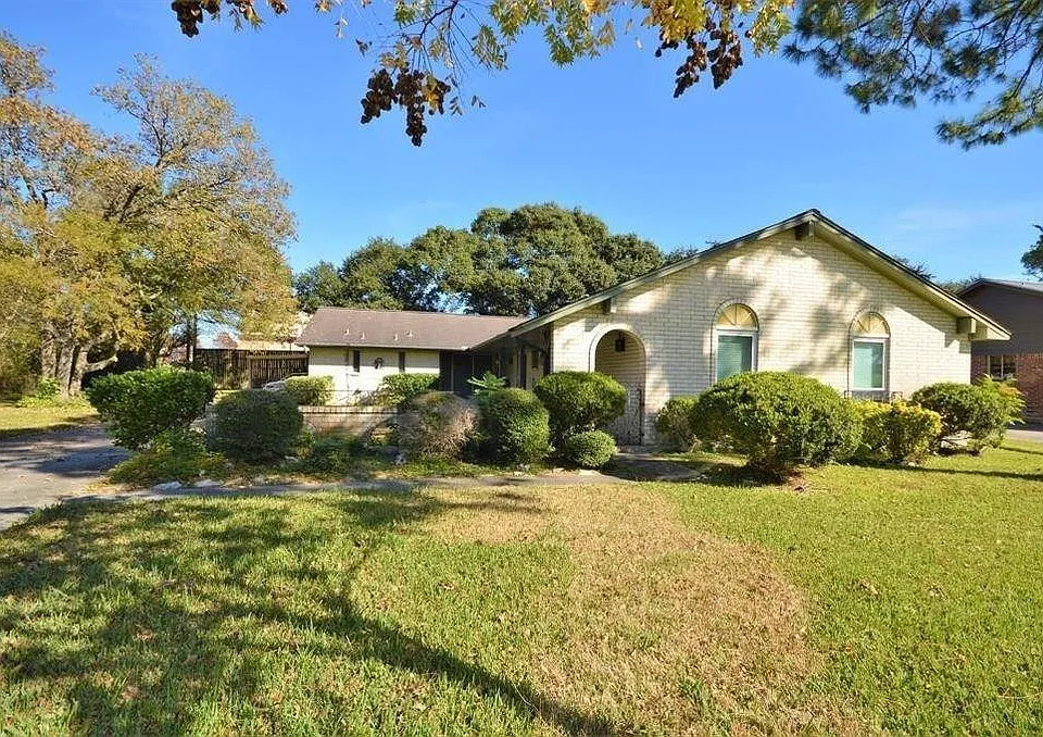 114 Lafayette Ln