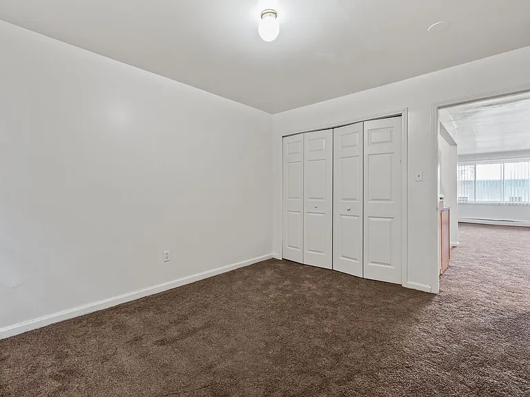 Pembrook Manor — Photo 22
