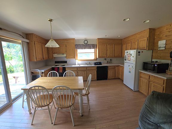 4th image of 3735 N Saint Martins Point Rd