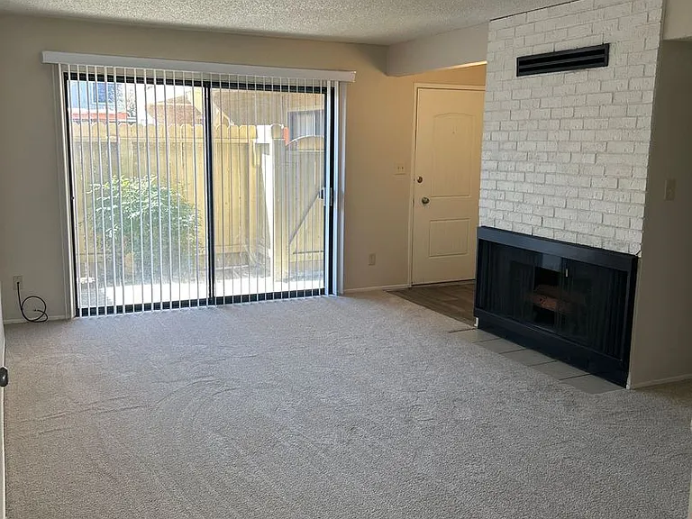Ravenwood Apartment Homes — Photo 12