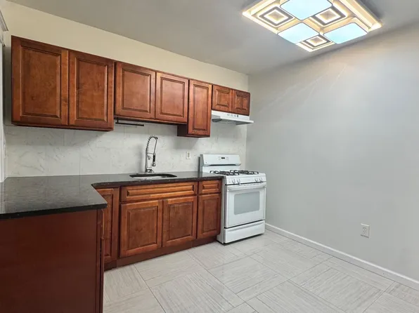 3322 Wellington St, Philadelphia, PA 19149