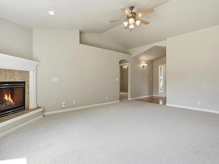 782 S Hydra Ave — Photo 7
