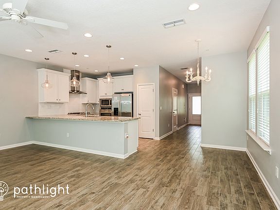 3rd image of 11 Canary Palm Ct