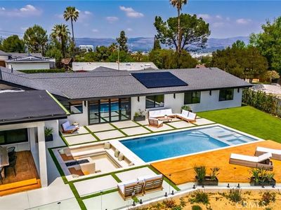 20556 Califa St, Woodland Hills, CA, 91367