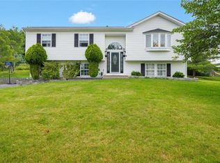 4 Stanford Dr, Highland Mills, NY 10930