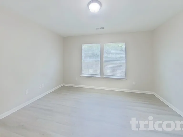 344 Longfellows Ln — Photo 2