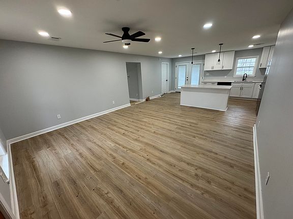 5th image of 328 Old Airport Rd