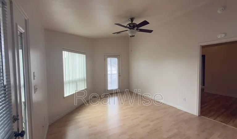 1384 NE Ridge Ave — Photo 6