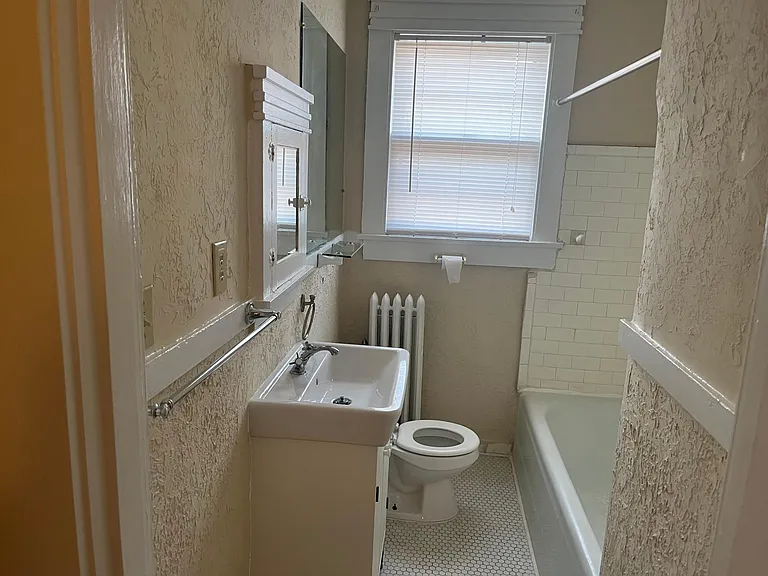 1861 Poplar Ave #5 — Photo 16