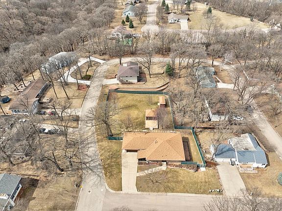 5th image of 121 Westwood Dr