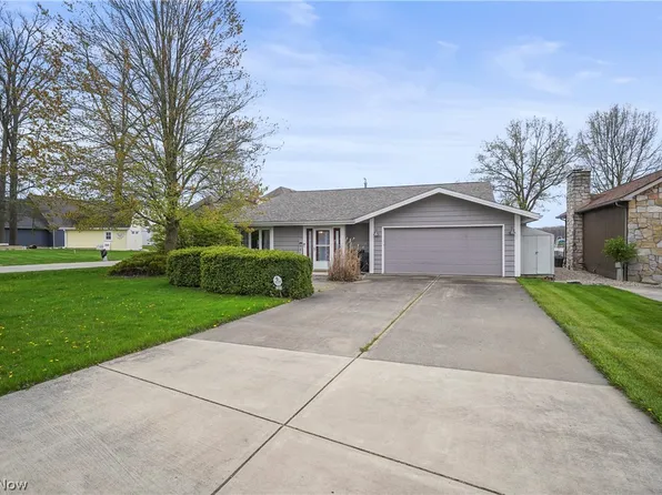17819 Whisper Ln, Lake Milton, OH 44429