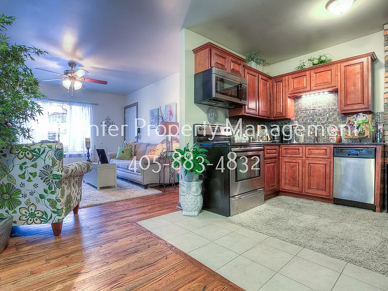 1308 NW 16th St — Photo 12