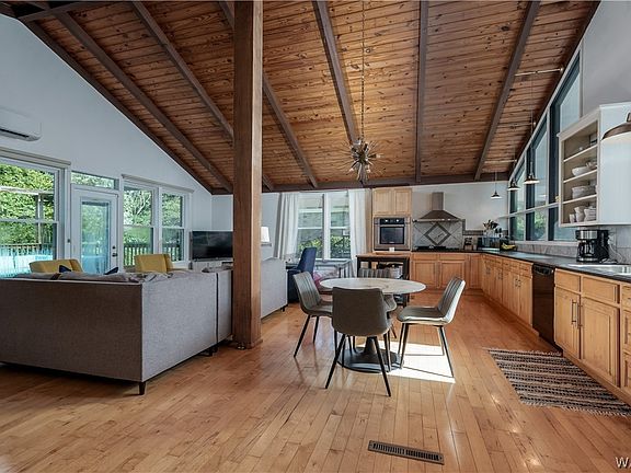 4th image of 602 35th Ave E