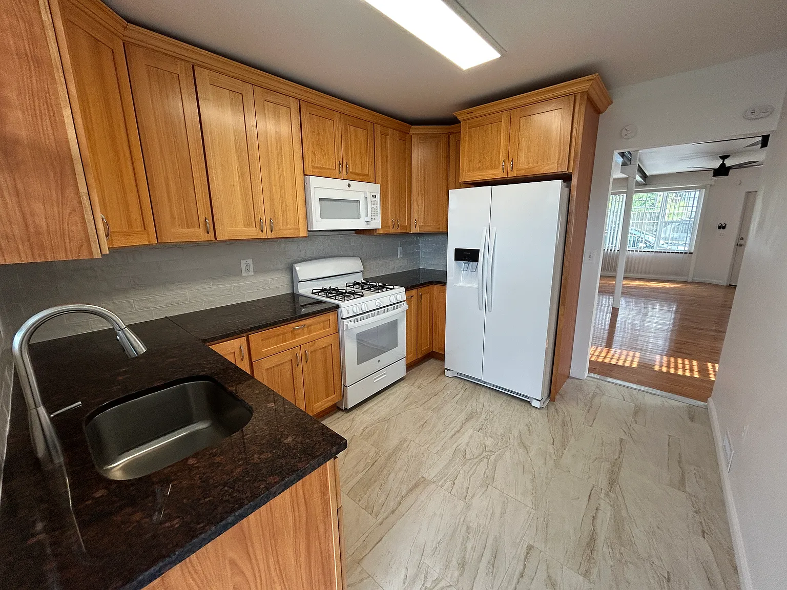 3 bed, 1200 sqft, $2,350 — Photo 4