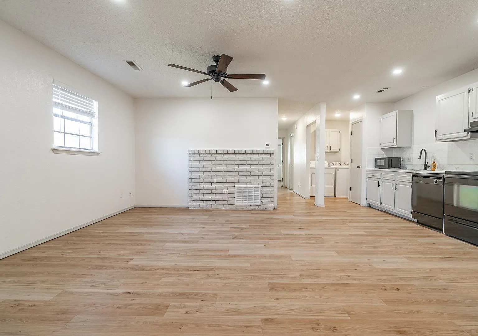 Updated 3-bedroom 1 bath Home in Springdale!! — Photo 3