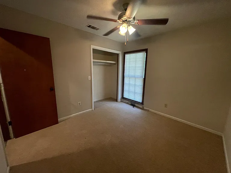 817 Robin Hood Trl — Photo 33