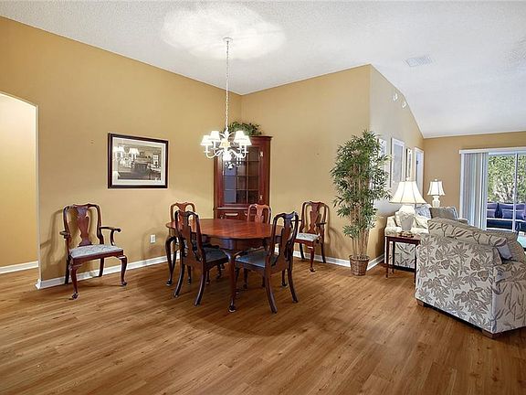 4th image of 627 Kingston Way