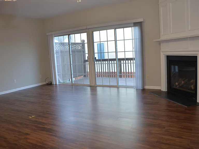 Living Room with Double door for Indoor -outdoor living concept, large deck for party