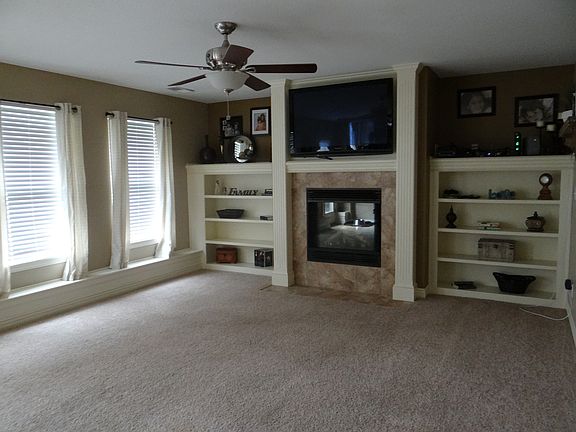 3rd image of 805 NW Green Dr