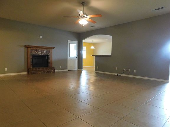 4th image of 2710 Montague County Dr