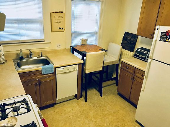 3rd image of 1342 Bedford St APT 2